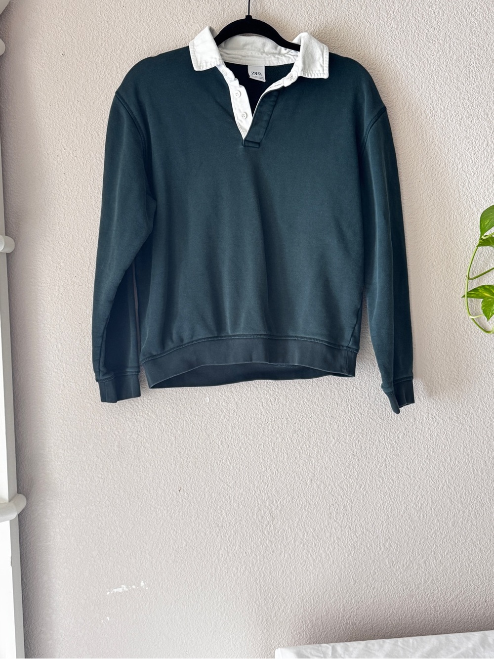 ZARA Forest Green Sweatshirt with Cream Collar